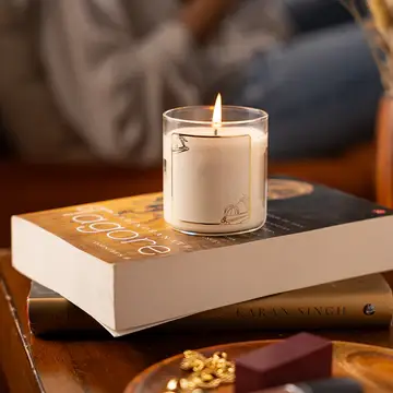 Elegant Scented Candle in Clear
